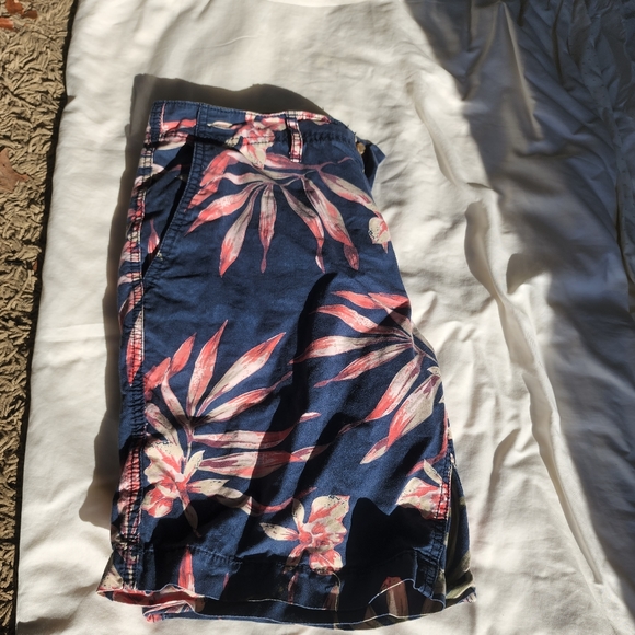 Old Navy Shorts - Picture 2 of 5
